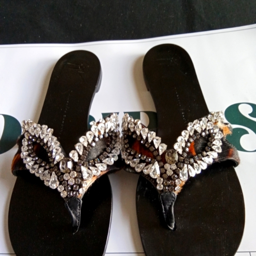 HIGH-END DESIGNER SANDLES